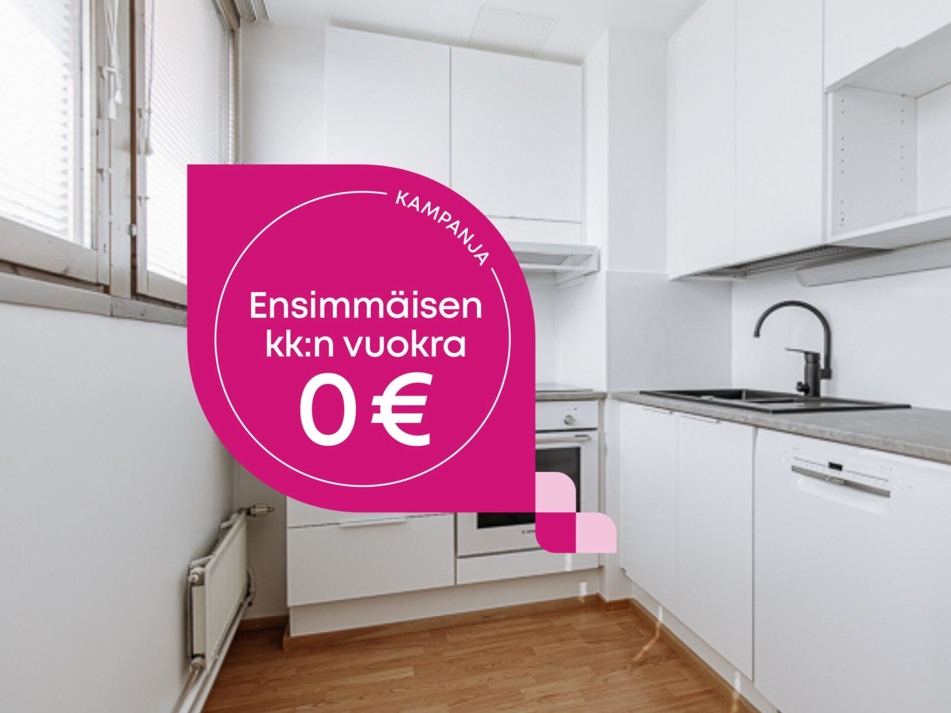 Moderni valkoinen keittiö, jossa on tarra, jossa lukee: Kampanja: Ensimmäisen kuukauden vuokra 0 €.