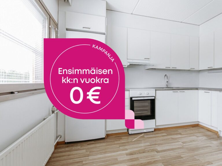 Tyhjä valkoinen keittiö, jossa on puun näköinen lattia ja tarra, jossa lukee: Kampanja: Ensimmäisen kuukauden vuokra 0 €.