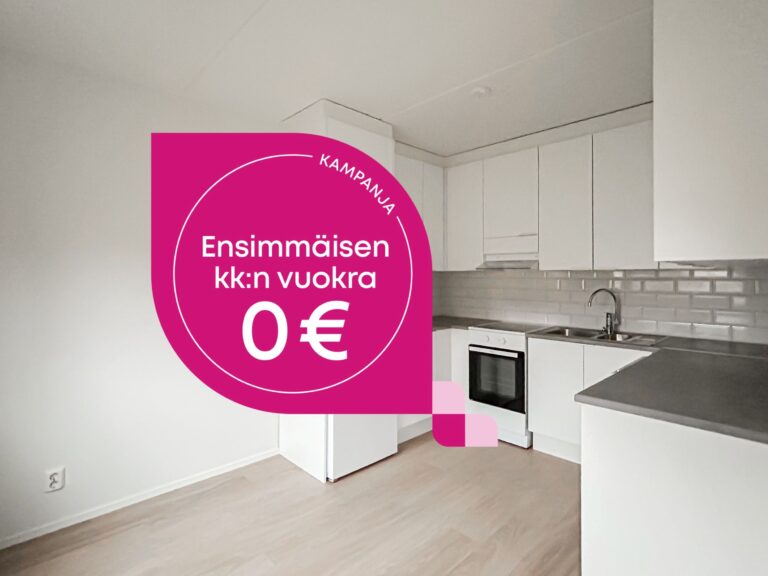 Valoisa, tyhjä keittiö, jossa on valkoiset kaapit ja mainosgrafiikka, jossa lukee: KAMPANJA: Ensimmäisen kuukauden vuokra 0 €.