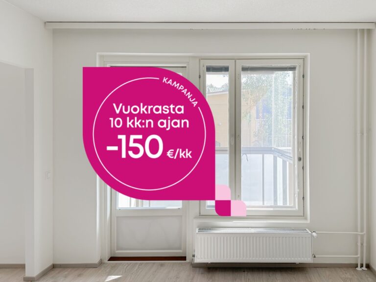 Valoisa huone, jossa on ikkuna ja parvekkeen ovi sekä vaaleanpunainen kampanjatarra, jossa lukee: KAMPANJA. Vuokraa 10 kuukauden ajan -150 €/kk.
